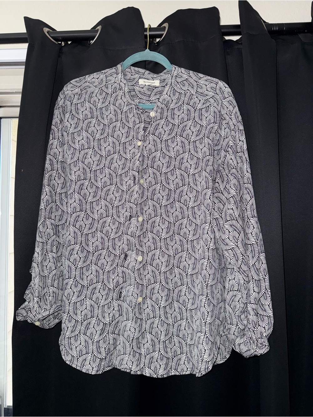 Max Studio Black and White Leaf-Print Button Front Blouse